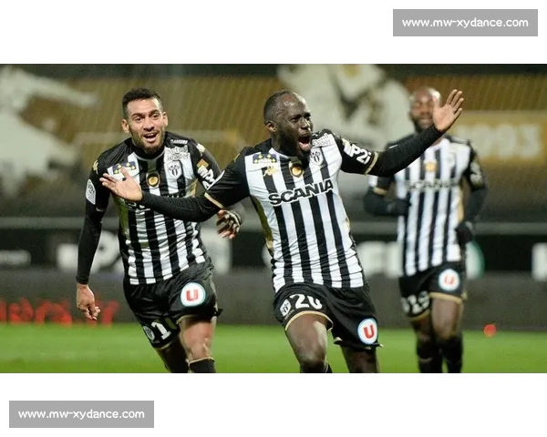 里昂主场迎战昂热法甲积分争夺关键之战前瞻球队走势与胜负悬念解析